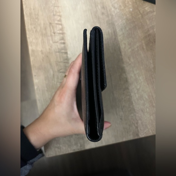 Chanel Caviar along Zippy Wallet - Picture 3 of 8